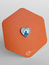 Значок «Море в сердце», оранжевый