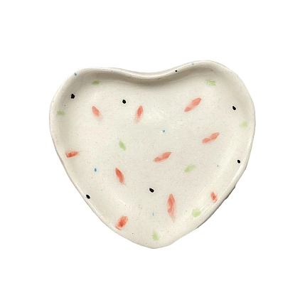 Блюдце ручной работы Катя Вебер Сердечко с узором , светло-бежевая, керамика, 7 см, фото 1.