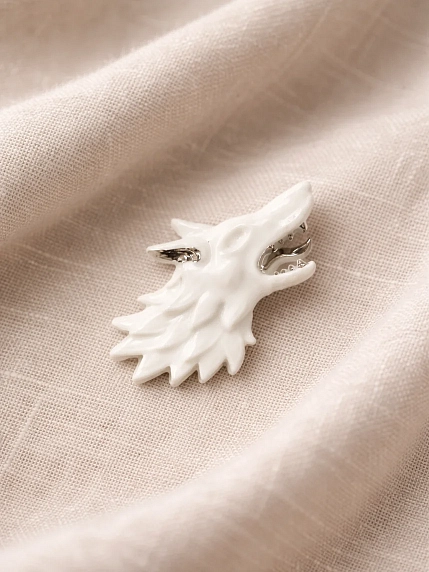 Брошь ручной работы Фарфор Булыгина «Волк», бело-серебристая, фото 3.