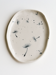 Блюдце ручной работы Одуванчики, керамика, 14 см