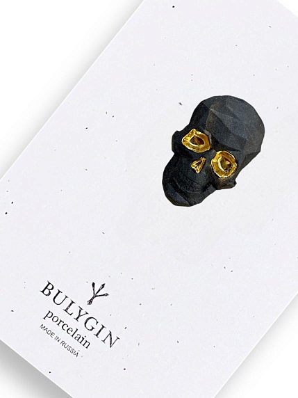 Брошь ручной работы Bulygin «Череп полигональный», фарфор, чёрно-золотистая, фото 4.