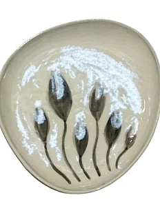 Блюдце ручной работы Катибо Серые бутоны, керамика, 14 см