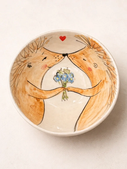 Пиала ручной работы НАДО ЖЕ с росписью «Ёжики с цветами», белая, керамика, 13 см, фото 1.