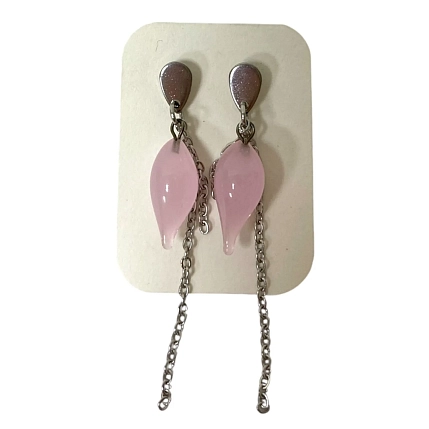 Серьги-гвоздики Керко с цепочкой розовые листочки, стекло, фото 2.