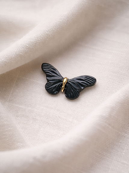 Брошь ручной работы Bulygin «Бабочка», фарфор, чёрно-золотистая, фото 3.