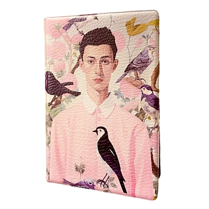 Обложка на паспорт DARI DARI «Молодой мужчина в розовой рубашке с птицами», искусственная кожа, фото 1.