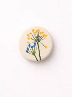 Брошь ручной работы Elizabeth Madar Оттиск трав, жёлто-голубая, керамика