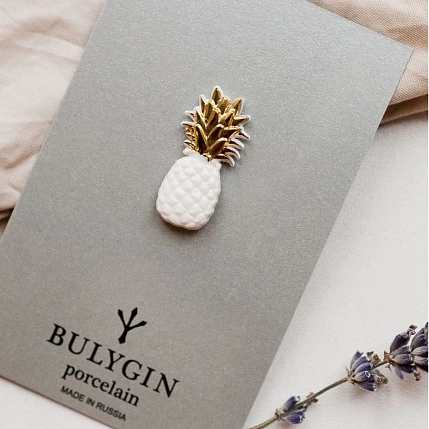 Брошь ручной работы Фарфор Булыгина «Ананас», бело-золотистая, фото 6.