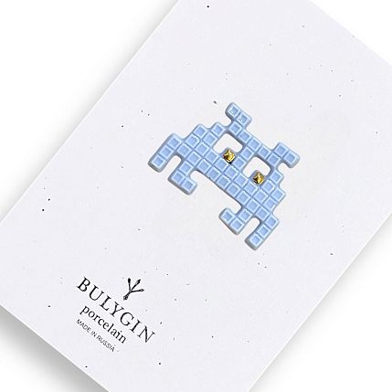 Брошь ручной работы Bulygin «Захватчик» №2, синяя, фарфор, фото 1.