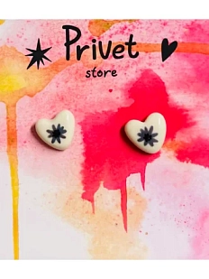 Серёжки-гвоздики ручной работы Звер «Белые сердечки с серым цветочком», керамика