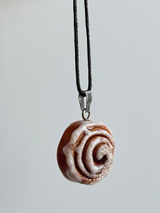 Подвеска ручной работы Счастливые истории «Синнабон», полимерная глина