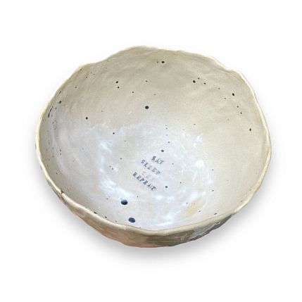 Пиала ручной работы «Eat Sleep Sex Repeat», светло-бежевая, керамика, 450 мл, фото 1.