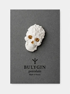 Брошь ручной работы Фарфор Булыгина «Череп» малая, бело-золотистая