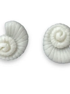 Серёжки-гвоздики КерамЕлКа «Ракушки», керамика, белые