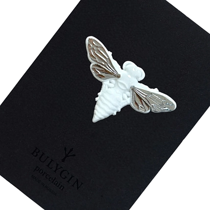 Брошь ручной работы Фарфор Булыгина «Пчела», бело-серебристая, фото 3.