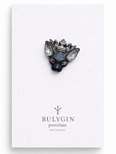 Брошь ручной работы Bulygin «Королева кошек», фарфор, чёрно-серебристая