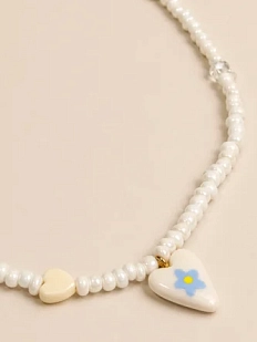 Чокер ручной работы Радость Рядом «Голубой цветочек в сердечке», полимерная глина, бисер, белый 