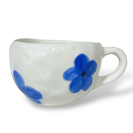 Кружка ручной работы Керамика Дарьи Карпиной «Синие цветы», белая, 350 мл, фото 1.