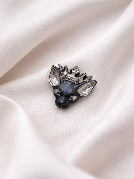 Брошь ручной работы Bulygin «Королева кошек», фарфор, чёрно-серебристая, фото 2.