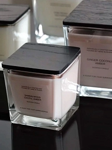 Свеча куб розовый воск «Сандаловое дерево и амбра»