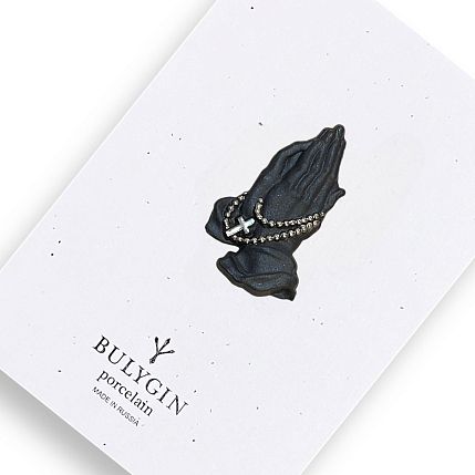 Брошь ручной работы Bulygin «Молитва», фарфор, чёрно-серебристая, фото 1.
