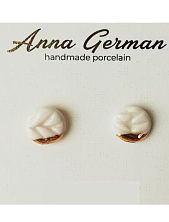 Серьги-гвоздики Анна Герман круглые с оттиском листа, фарфор, бело-золотистые