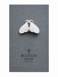 Брошь ручной работы Bulygin «Моль», бело-серебристая, фарфор