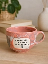 Кружка ручной работы Тата вытворяет/NF ceramics «Помни, что ты очень счастливая», розовая, керамика, 600 мл, превью фото 2