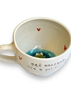 Кружка ручной работы с фигуркой лягушки внутри и надписью «Всё полезно, что в рот полезло», керамика, 450 мл