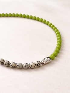 Чокер из далматиновой яшмы и зеленой майоркой Migette