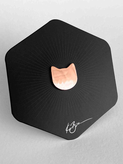 Значок «Силуэт котика», розово-золотистый, фото 1.