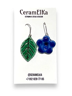 Серьги КерамЕлКа «Лепесток и синий цветок», керамика
