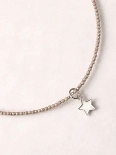 Чокер Мигетт «Звёздочка» из мелкой бежевой шпинели с подвеской
