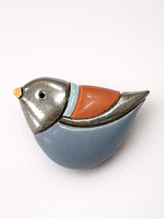 Брошь ручной работы Екатерина Юдо «Снегирь», серо-синяя, керамика