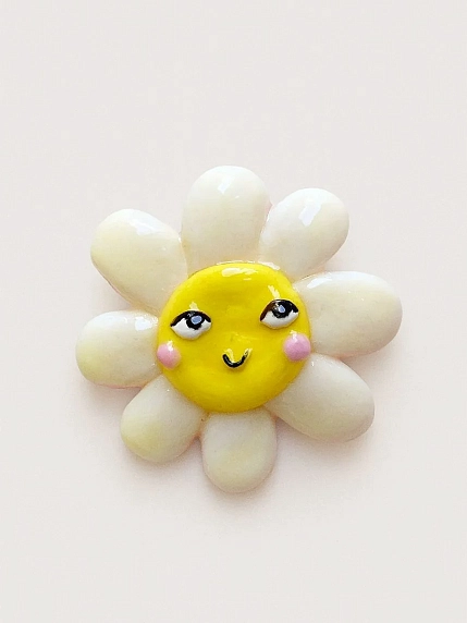 Брошь Радость Рядом «Цветочек», полимерная глина, бело-желтая, фото 1.