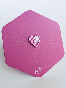 Значок «Сердечко с волной», розовый