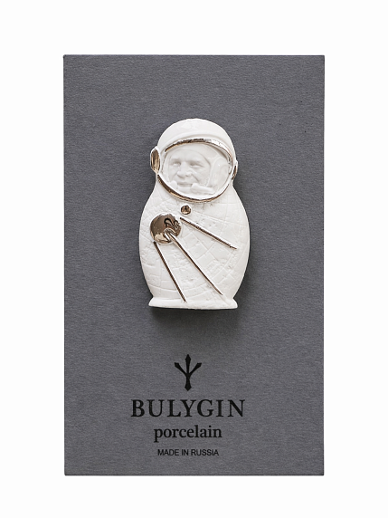 Брошь ручной работы Bulygin «Гагарин» большая, бело-серебристая, фарфор, фото 2.