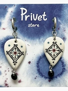 Серьги-конго Звер ручной работы с бусиной «Орнамент», белый, керамика