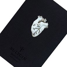 Брошь ручной работы Bulygin «Сердце», бело-серебристая, фарфор