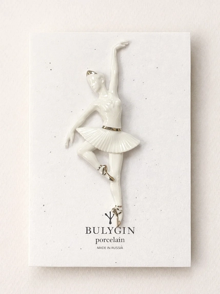 Брошь ручной работы Фарфор Булыгина «Балерина Па №1», бело-серебристая, фото 1.