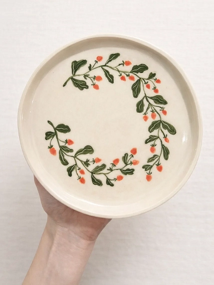 Тарелка ручной работы Йеллоускуп «Земляника», керамика, 18 см, фото 2.