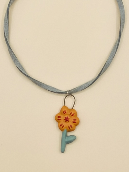 Чокер ручной работы «Цветочек» на белом замшевом шнурке, керамика, фото 1.