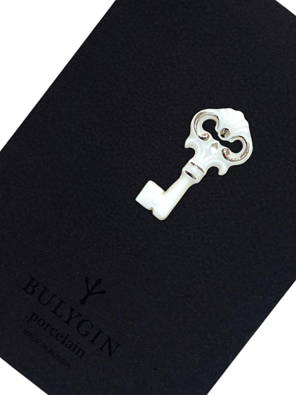 Брошь ручной работы Bulygin «Ключик», бело-серебристая, фарфор, фото 3.