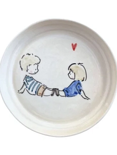 Тарелка ручной работы с бортиком Мальчик с девочкой, керамика, 13-14 см