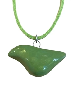 Чокер ручной работы Ceramission «Птичка» на замшевом шнурке, зелёный, керамика
