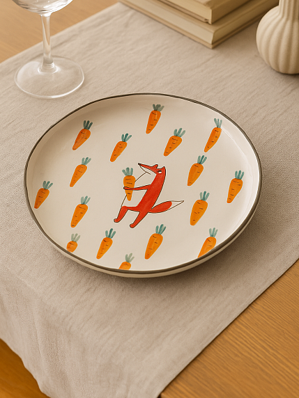 Тарелка ручной работы с бортиком Лис с морковкой, белая, 17 см, фото 3.