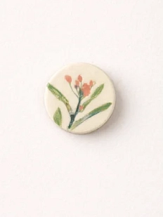 Брошь ручной работы Elizabeth Madar Оттиск трав с розовым цветком № 3, керамика