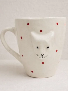Кружка ручной работы Мария Гордеева с фигуркой «Кот», керамика, белая в красный горошек, 350 мл