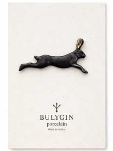 Брошь ручной работы Фарфор Булыгина «Заяц», чёрно-золотистая