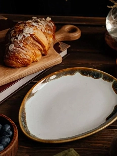 Блюдце овальное ручной работы VELES «Водопад Тролля», фарфор, 19,5 см